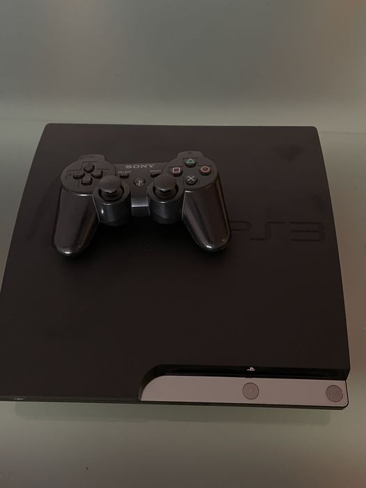 PlayStation 3 com comando + jogos – Em ótimo estado