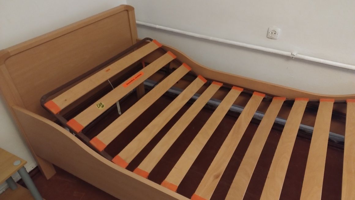 Łóżko 100x200 solidne , regulacja wysokości