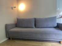 Sofa z funkcją spania jasno szara ZADBANA