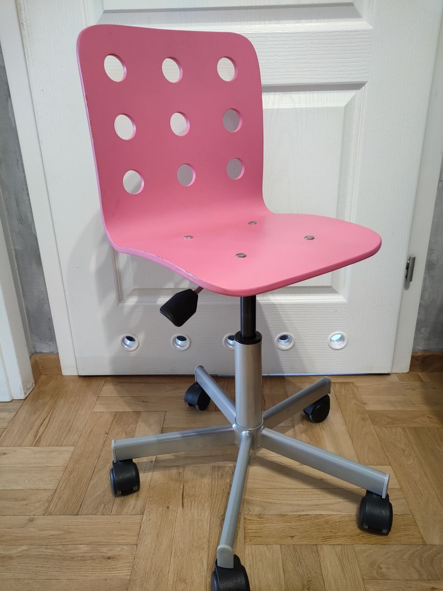 Krzesło obrotowe Ikea Jukes różowe
