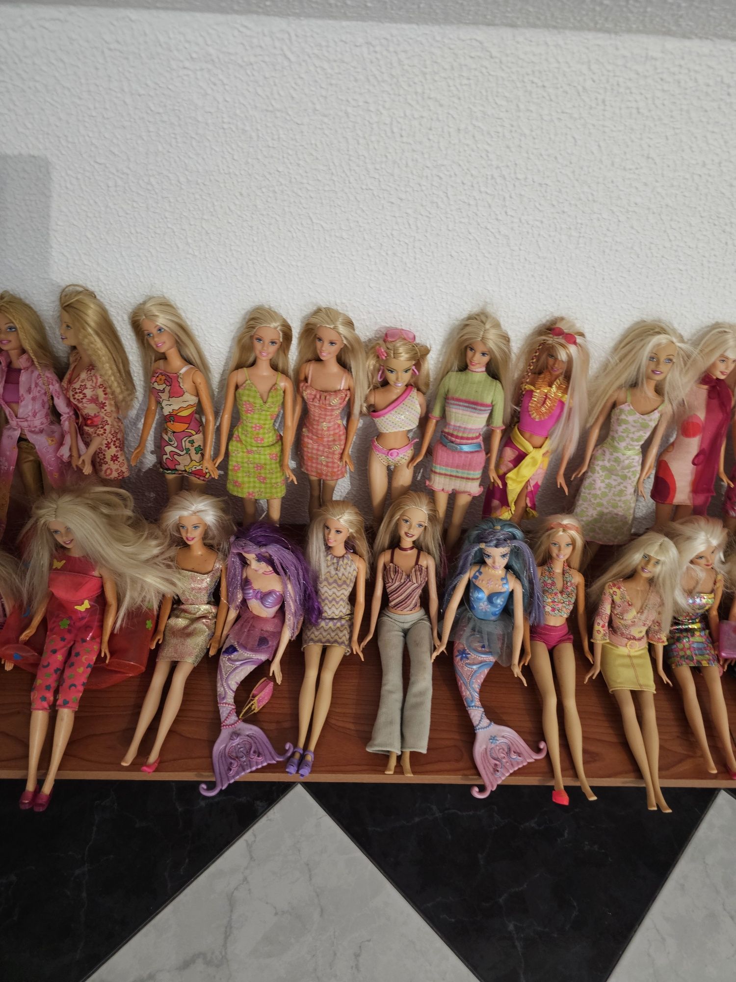 Barbies.    várias