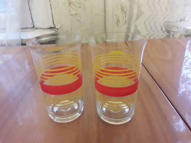 Стаканы стеклянные в полоску жёлтую и красную СССР ваза