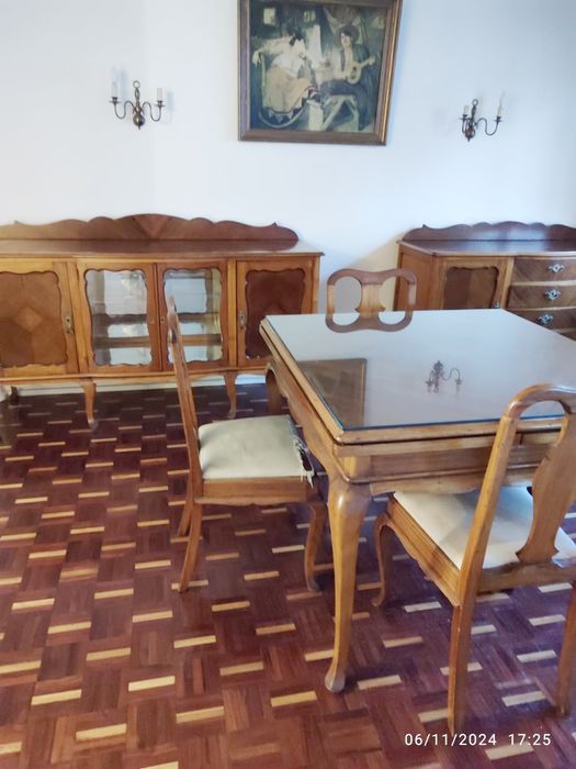 Vendo mbília sala de jantar sem transporte. Negociável