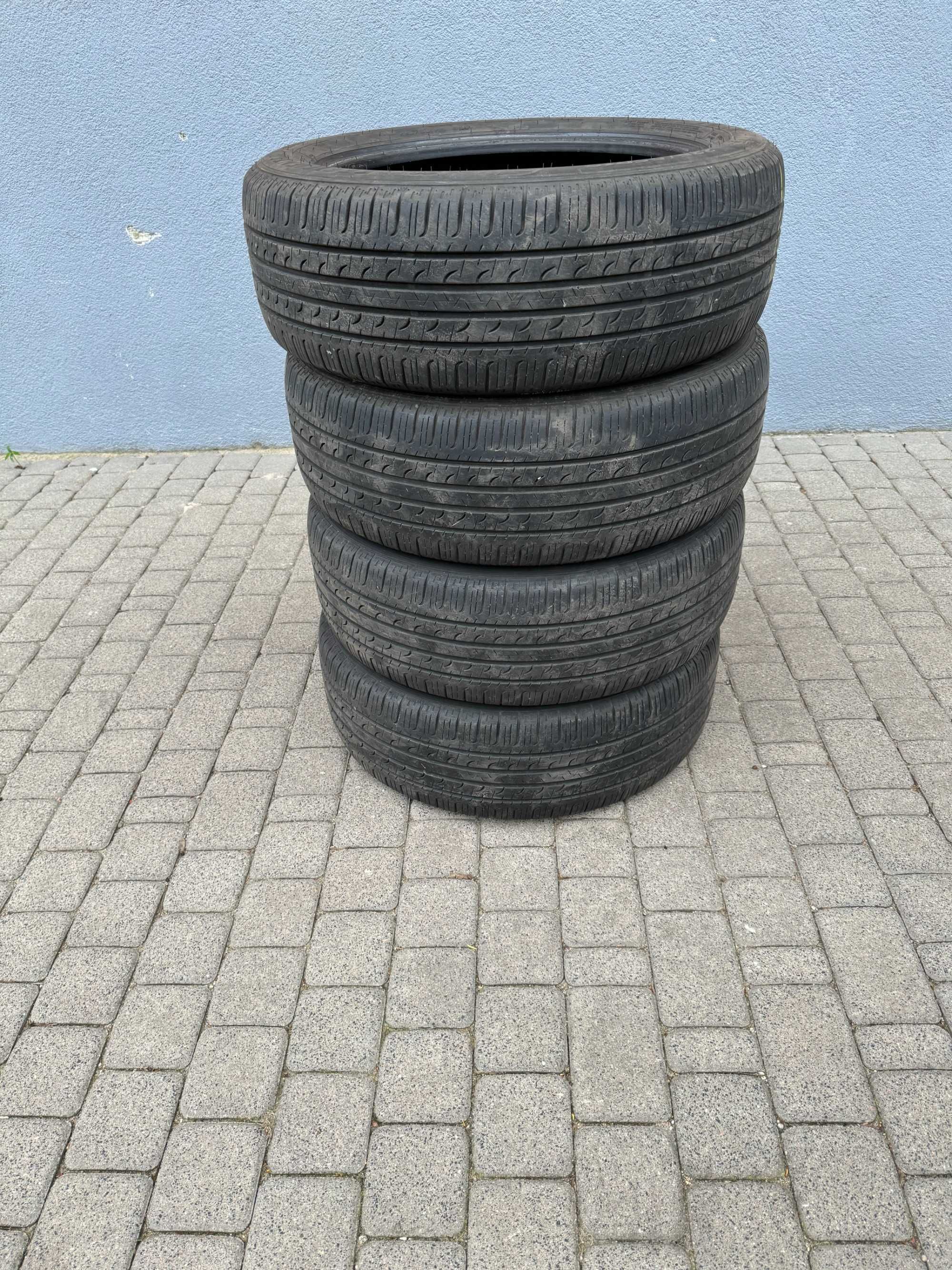 Opony Goodyear EfficentGrip 225/55R19 99V - komplet