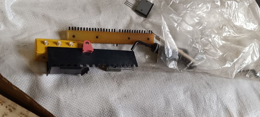 Вязальная машинка Нева 5