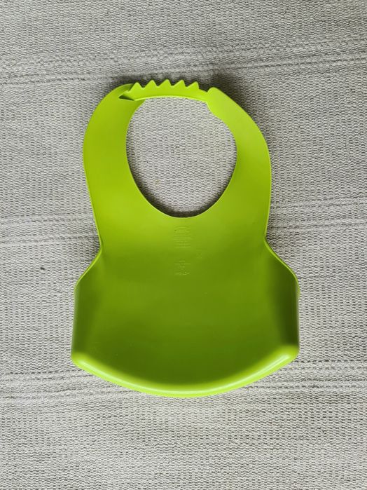 Zielony śliniak śliniaczek plastikowy żabka regulowany