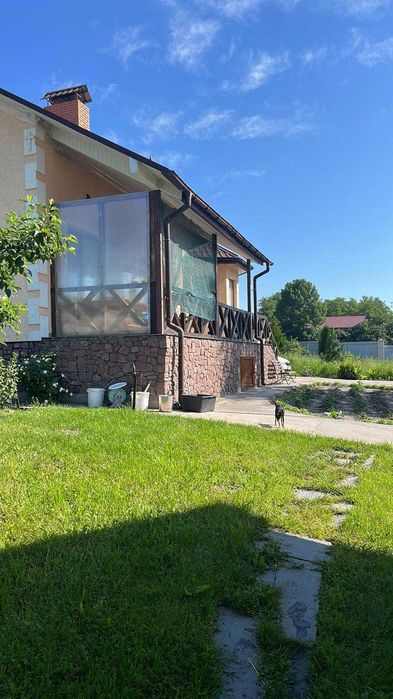 Будинок з виходом до рiчки