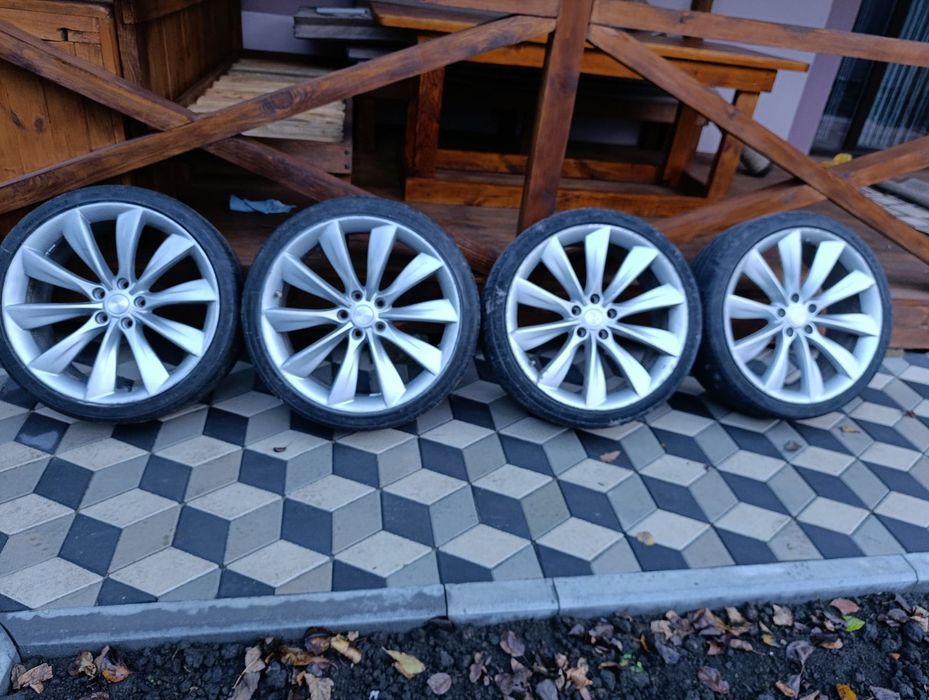 Диски з резиною,легкосплавні дискиTesla 245/35R21