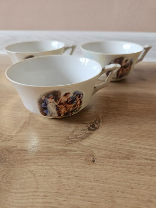 Filiżanki ćmielów