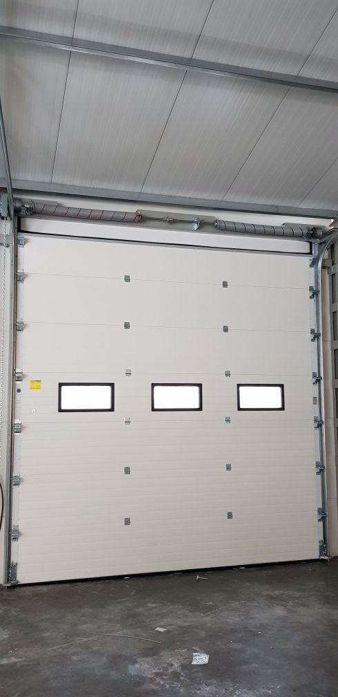 Brama garażowa segmentowa Bramy garazowe przemysłowe producent