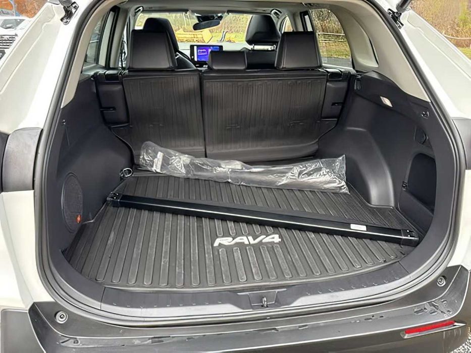 Toyota RAV4      2023