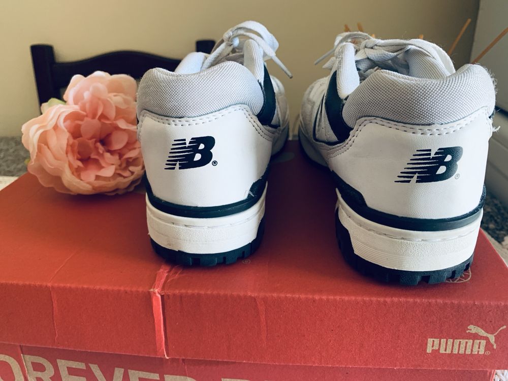 Tenis da new balance, um pouco sujo na sola,só aceito dinheiro em mão,