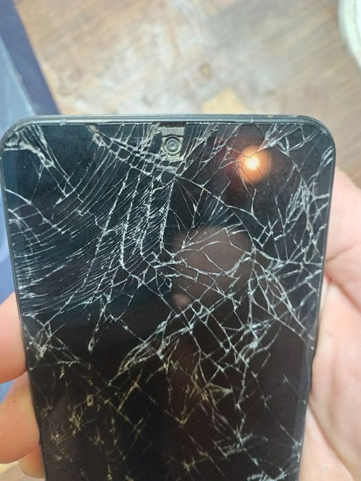 Redmi a5 екран повністю розбитий але сенсор працює розгляну любі пропо