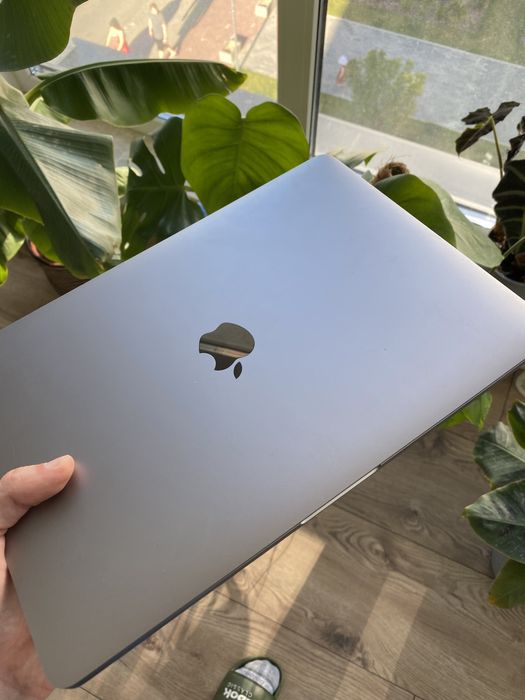 MacBook pro 13 Touch Bar 256 GB 2020