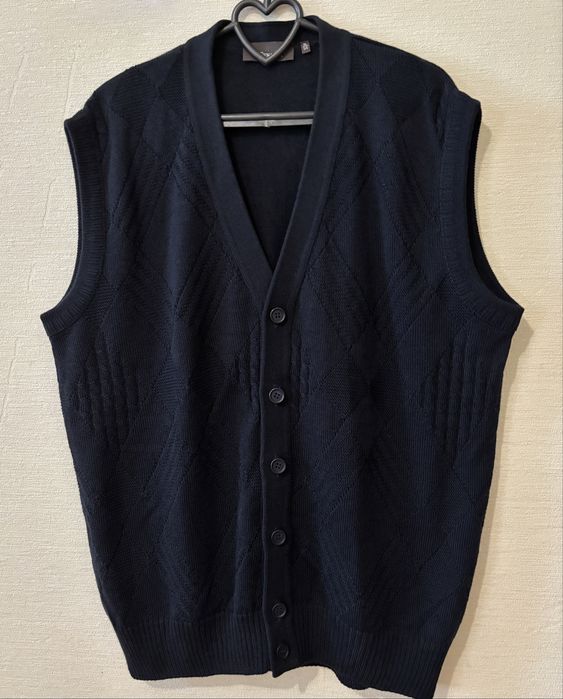 Жилет вовняний на гудзиках
