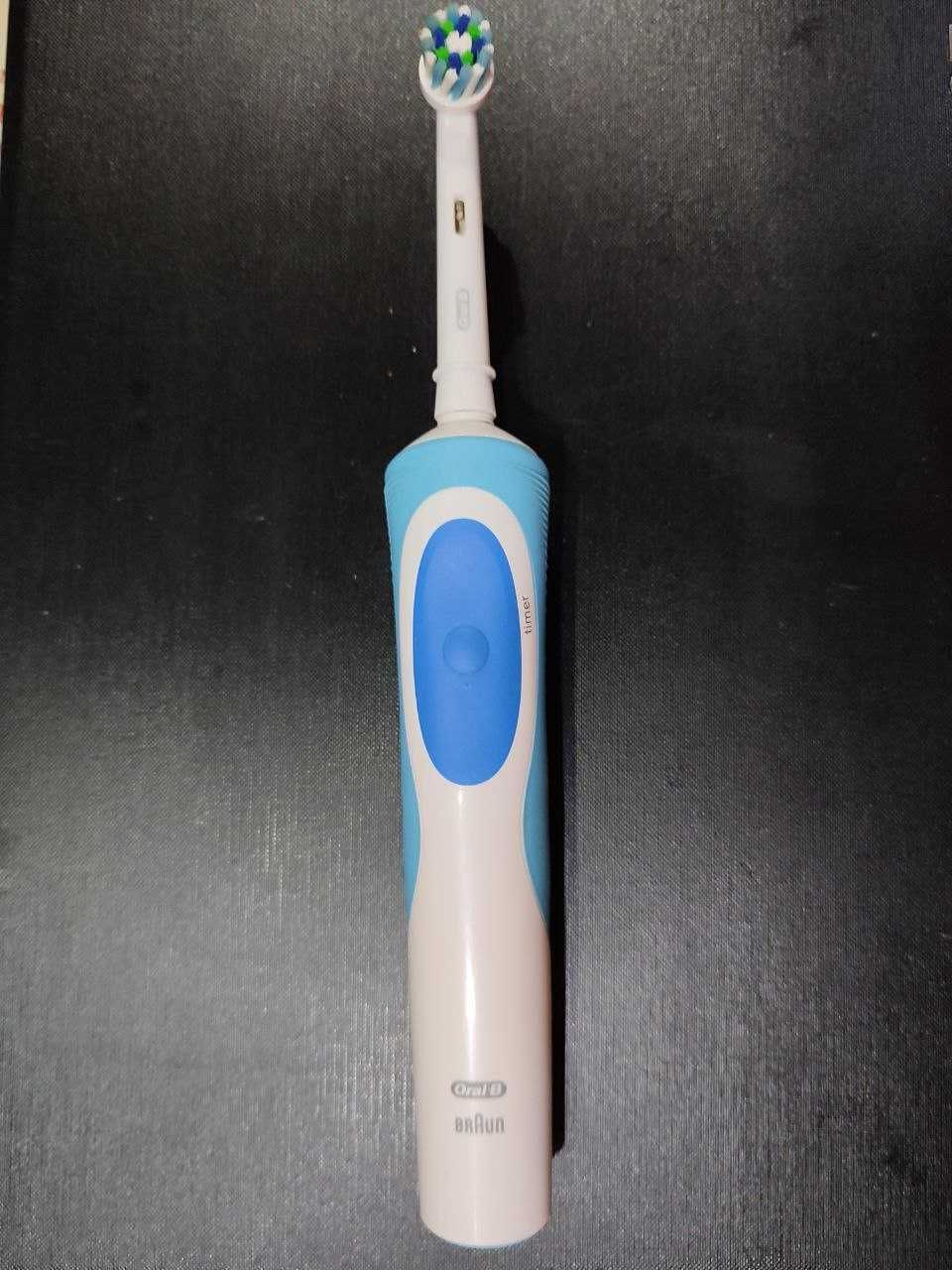 Продам зубную щетку Braun Oral-B Vitality Sensitive и зарядку