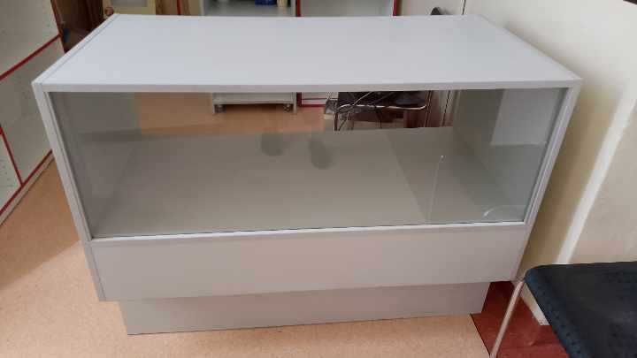 Meble sklepowe, wyposażenie .