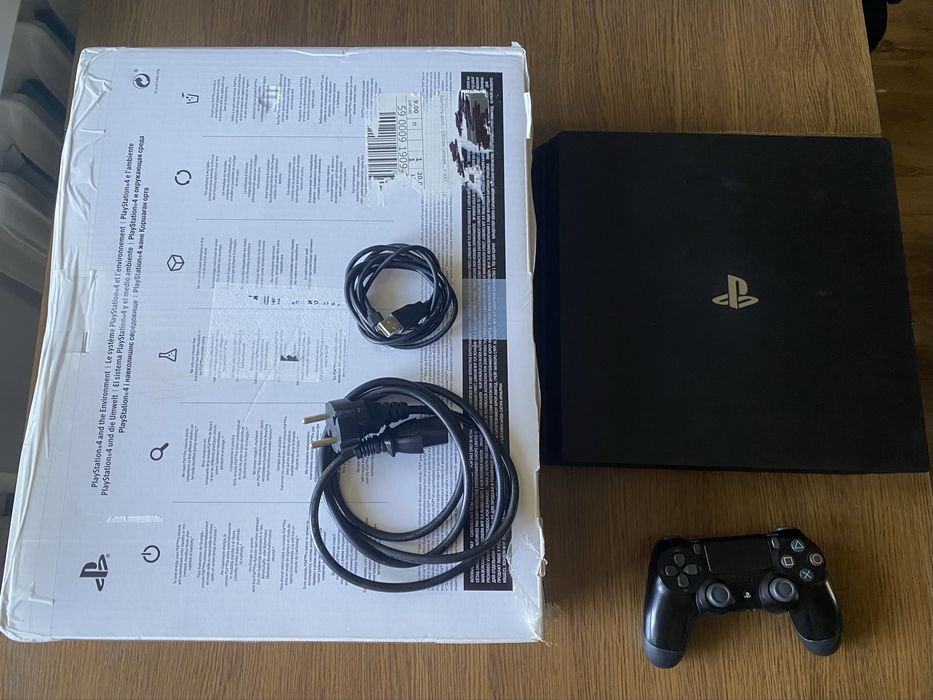 PlayStation 4 Pro (1TB) + 2 джойстіки
