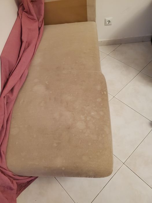 Sofà usada conforma