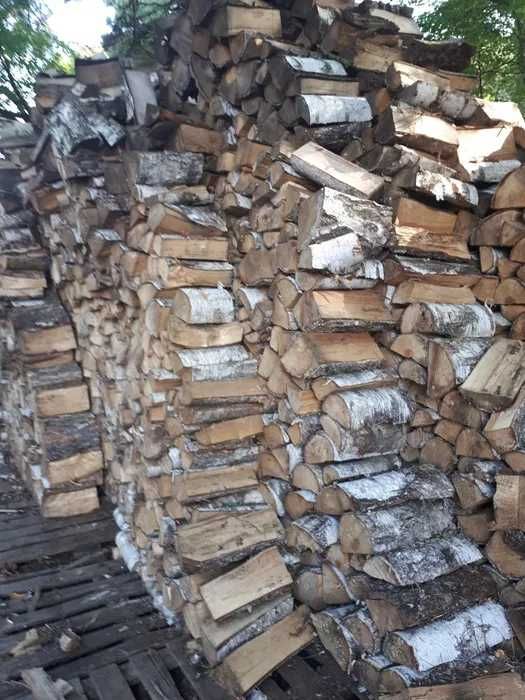 Sezonowane Układane Drewno Kominkowe i Opałowe