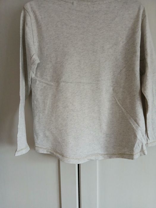 Bluzeczka  z długim rękawem  z przodu z kotem na 7 lat