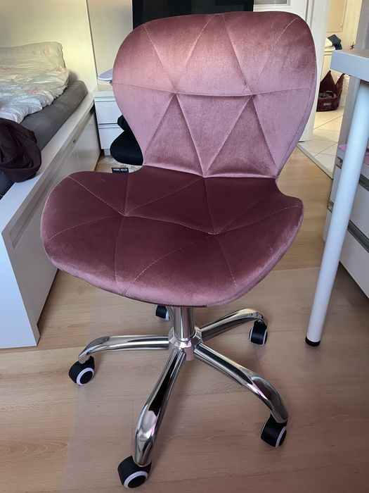 Tapicerowane krzesło obrotowe