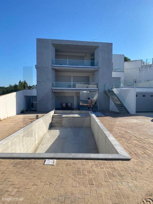 Moradia T5 de Arquitetura Moderna com Vista Mar, Sauna, Garagem e pisc