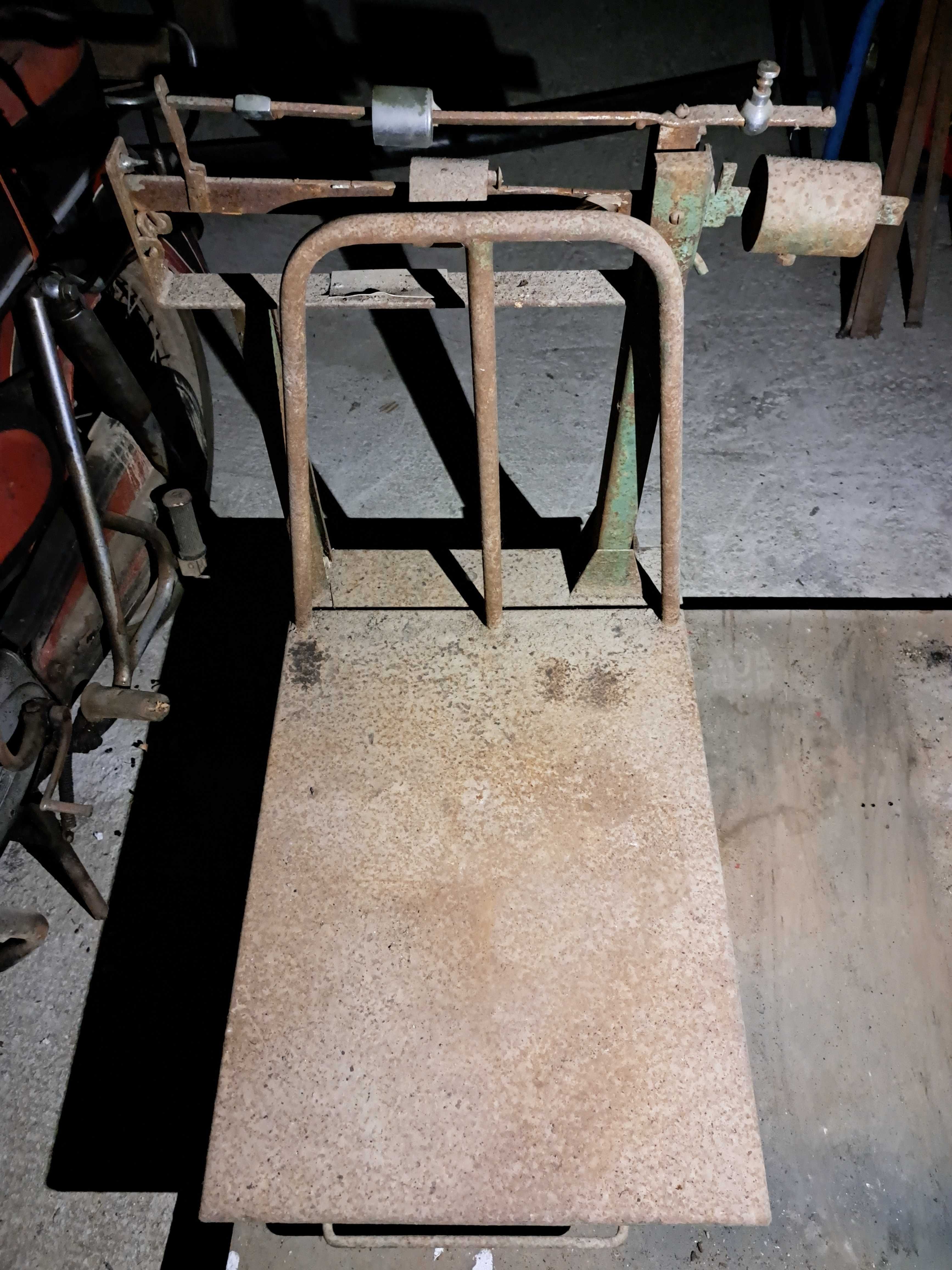 Balança antiga em ferro