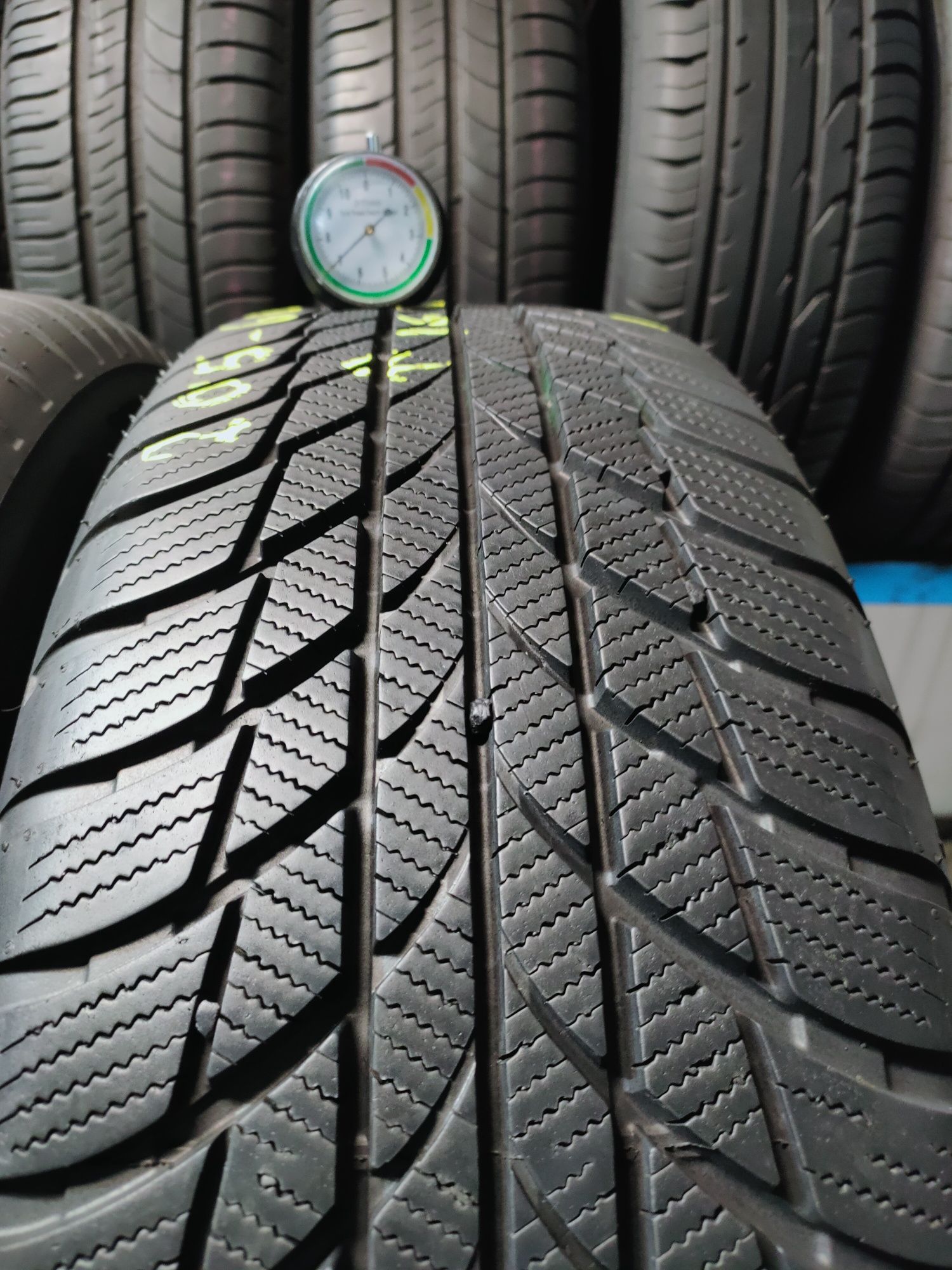 205/60R17 Bridgestone Blizzak LM001 z 2016r 7mm