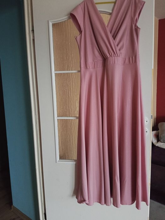 Długa połyskująca sukienka