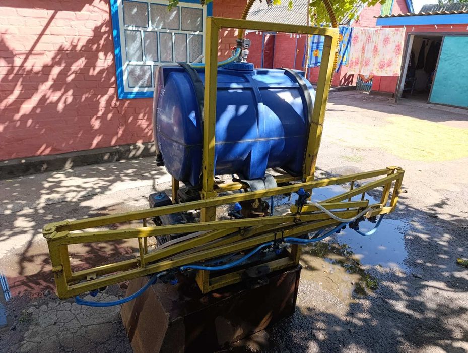 Саморобний оприскувач до міні-трактора