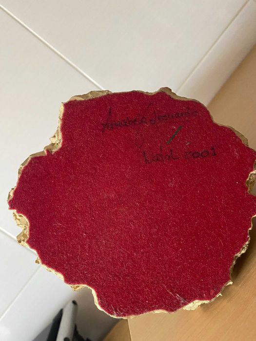 Escultura talhada em dourado representativa do presépio