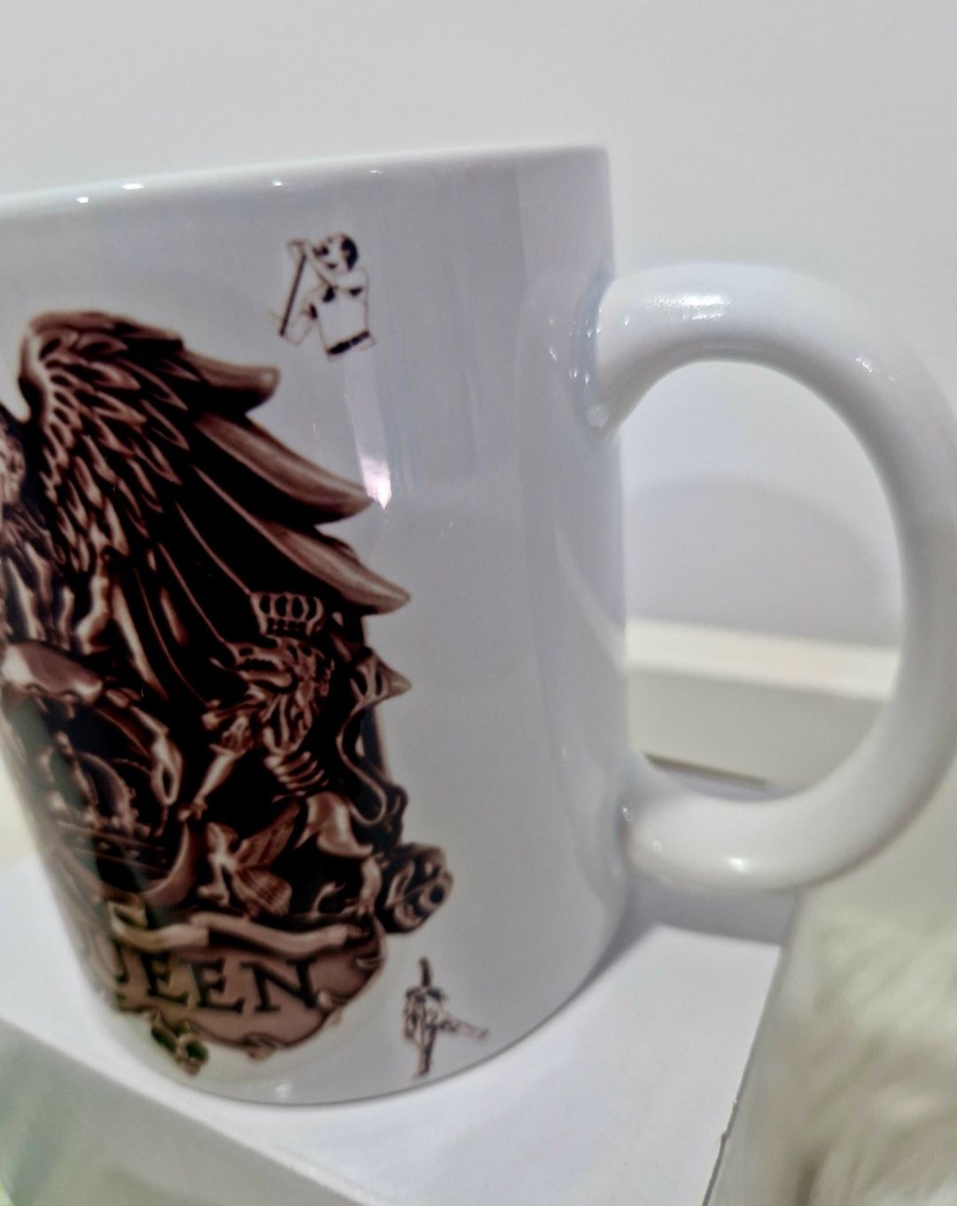 Caneca Queen nova