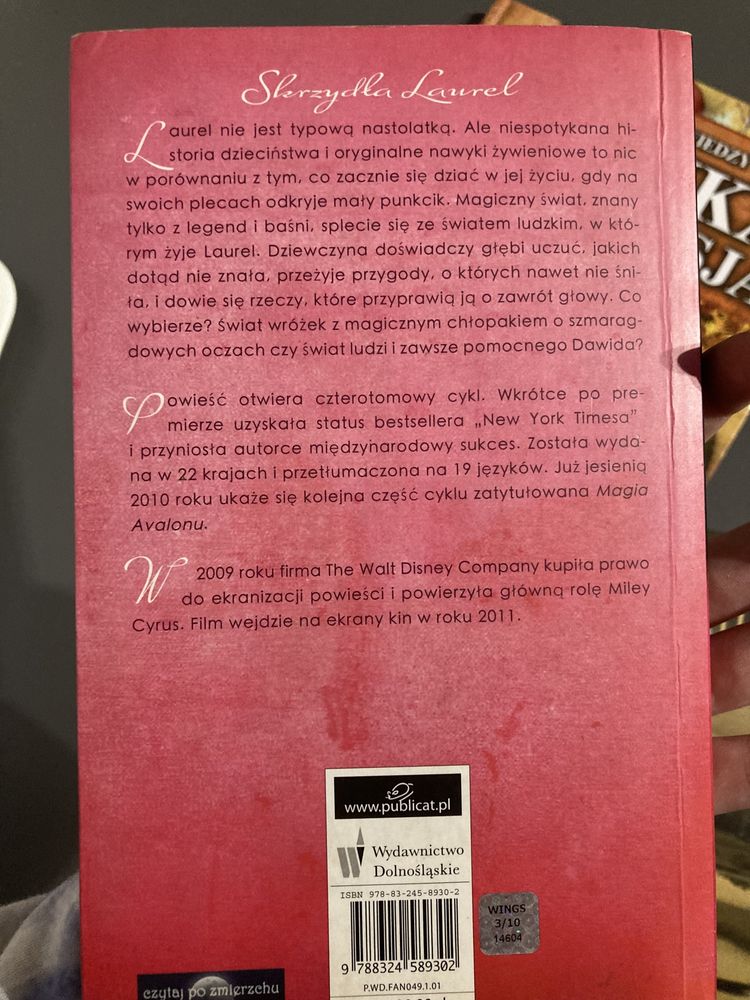 Książki  „Magia Avalonu” i „Skrzydła Laurel”