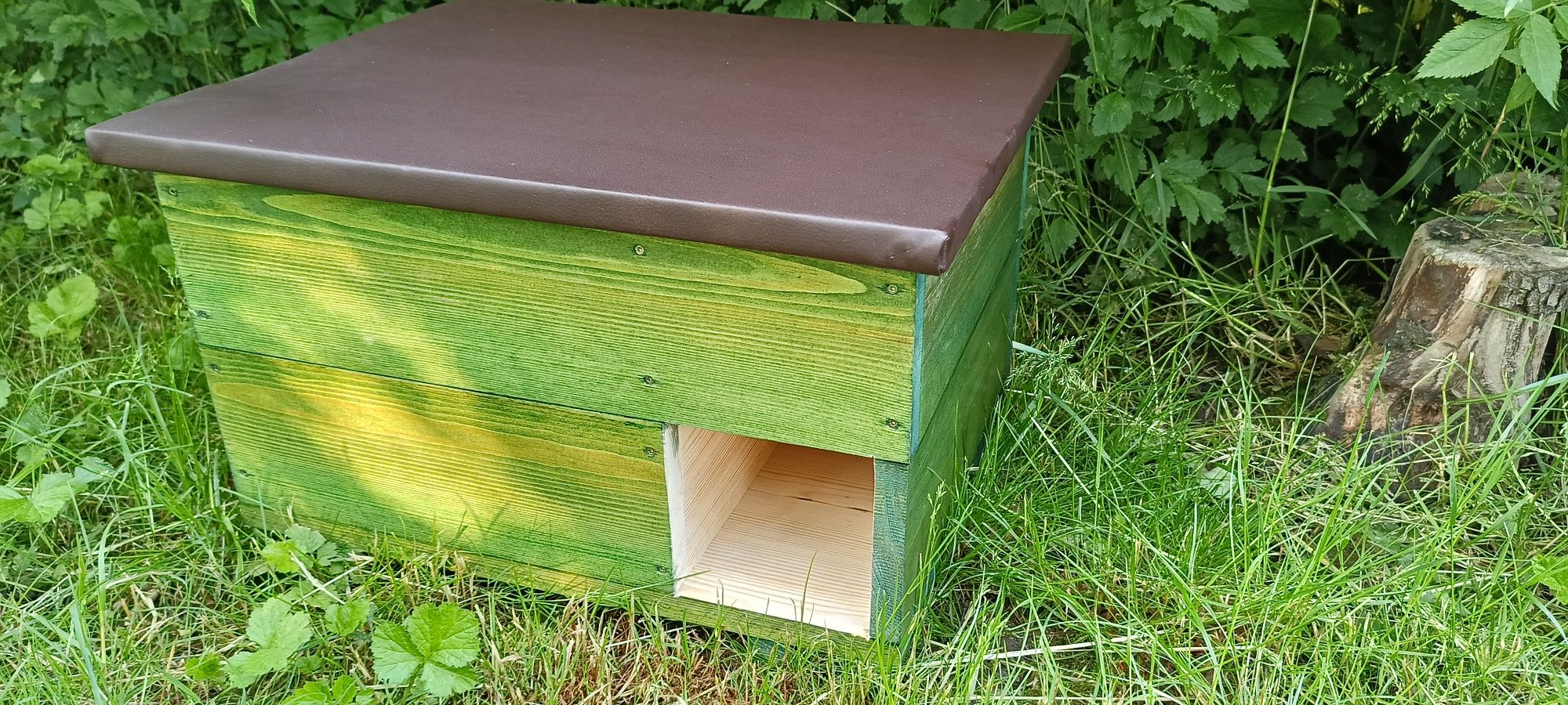 Domek dla jeża budka lęgowa z otwieranym daszkiem tapicerowanym