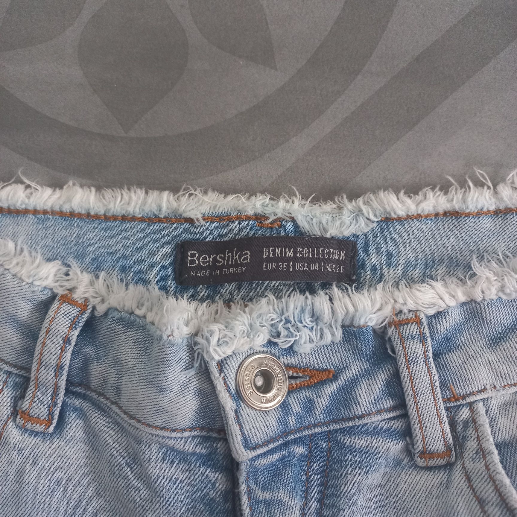 Bershka jasne jeansy rozmiar S