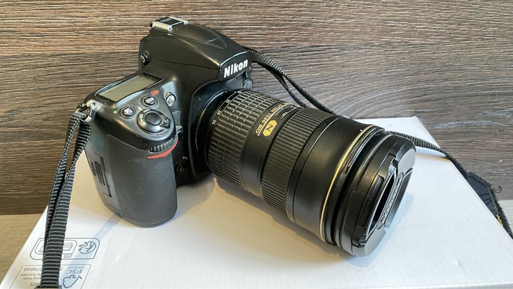 Зеркалка повний кадр Nikon D700