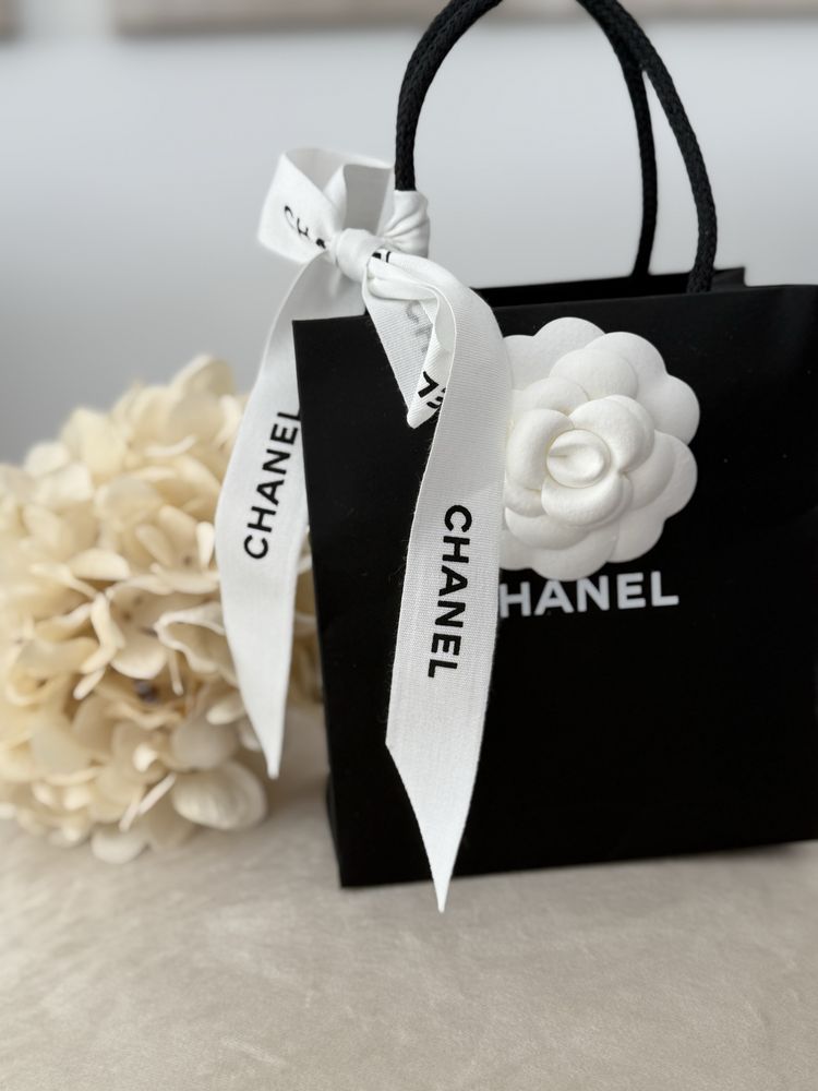 Kolczyki chanel mini szampańskie złoto