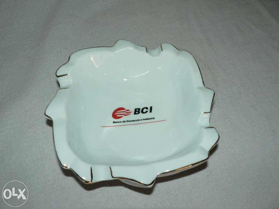 Cinzeiro BCI em porcelana