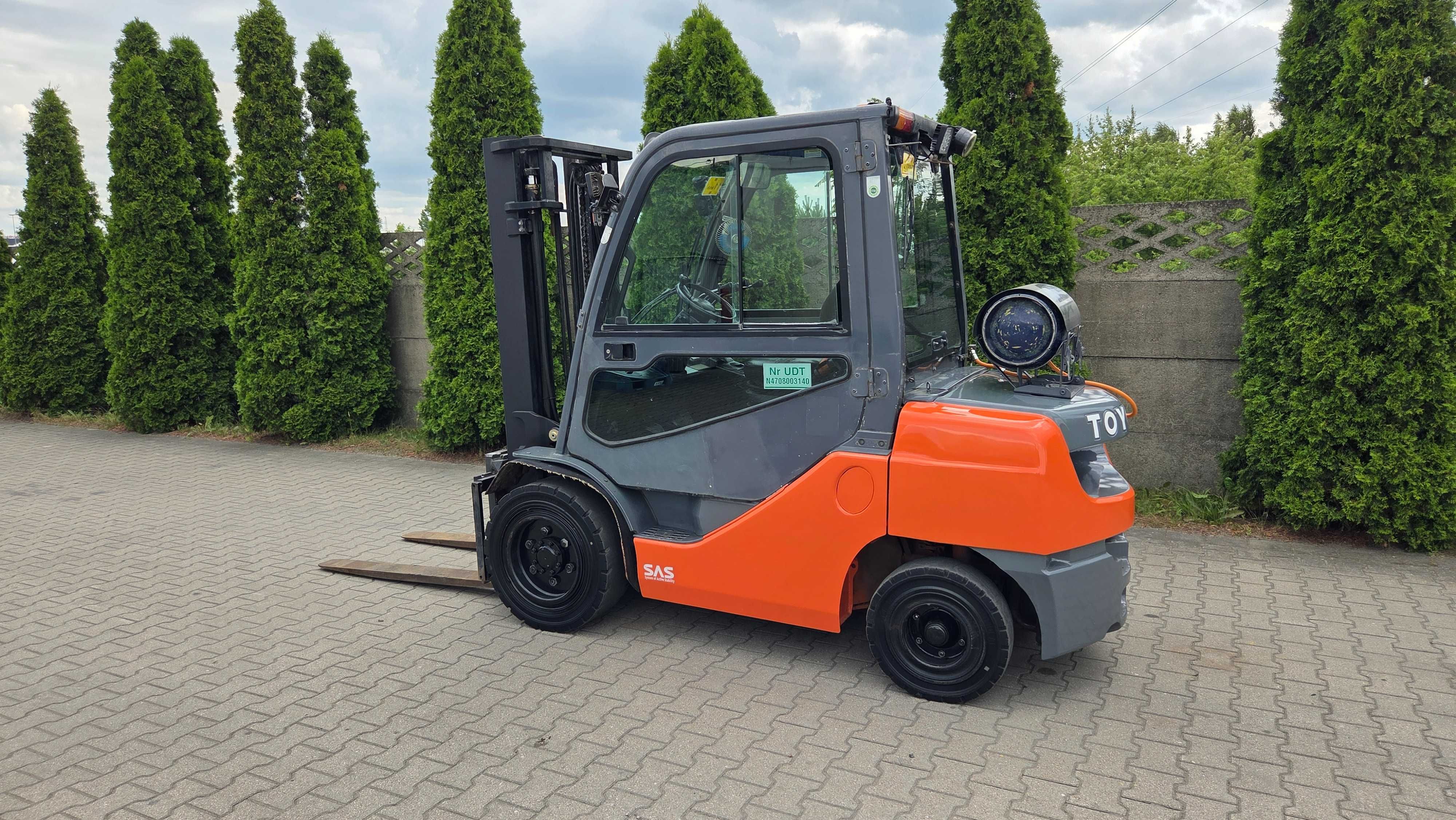 Sprzedam wózek podnośnikowy Toyota 8FGF30 3.0t