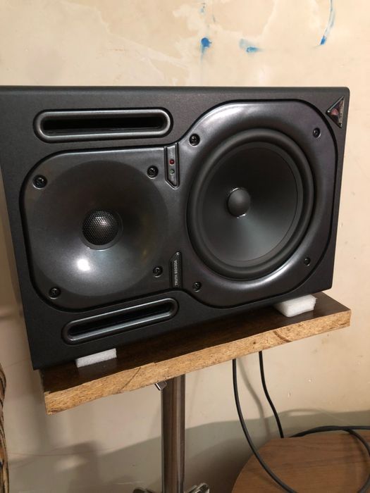 Студийные мониторы Beringer Truth B2030A бу