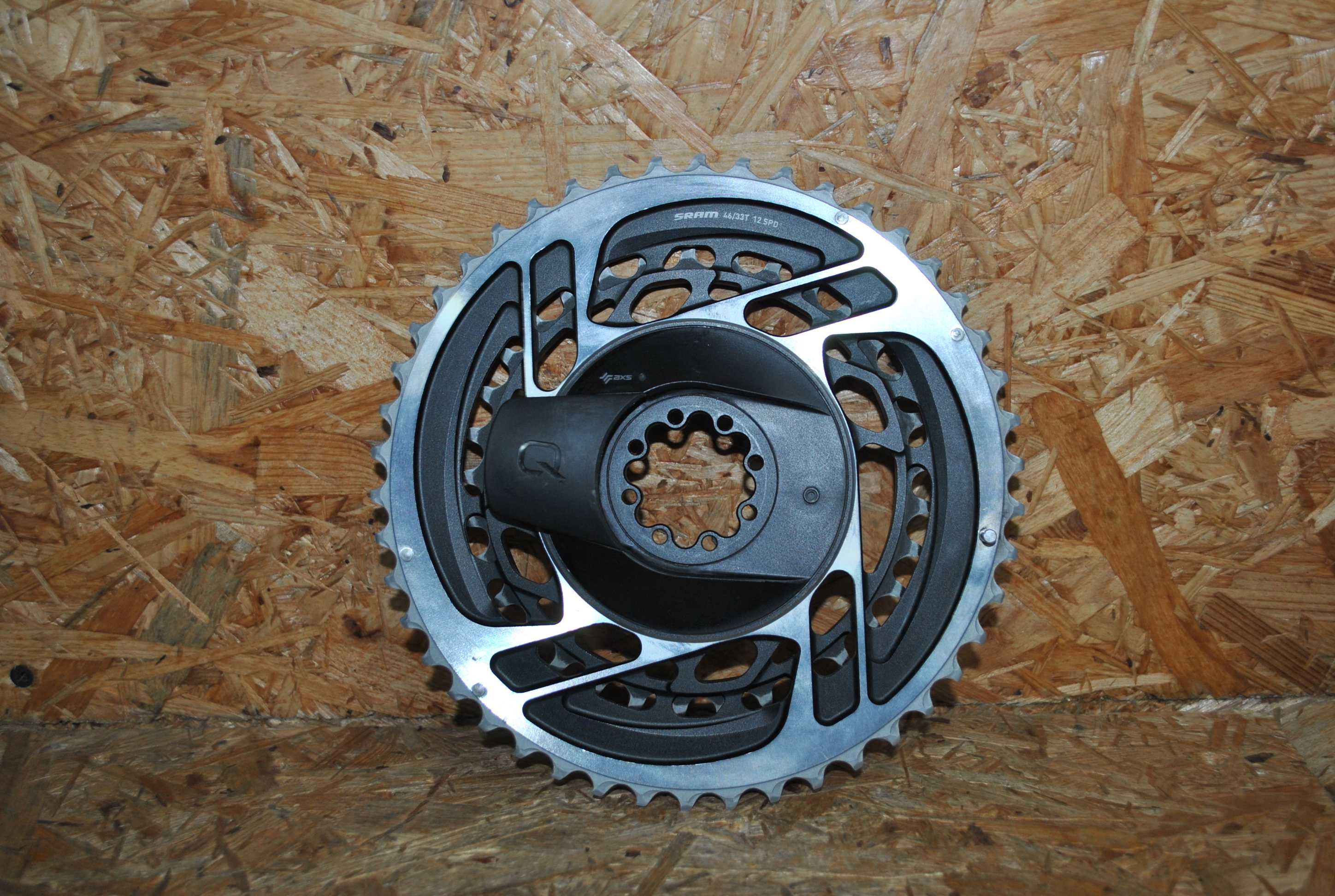 Idealna zębatka z pomiarem mocy Sram Red Axs Quarg 46/33T Gravel 2