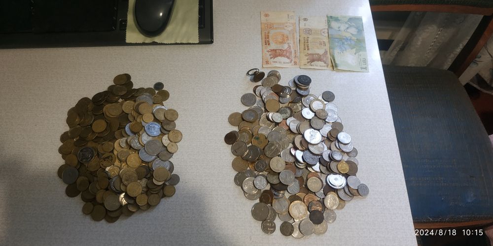 Продам монеты одним лотом.