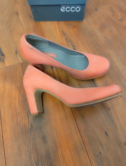 Skórzane buty na obcasie Ecco 39 wygodne lekkie