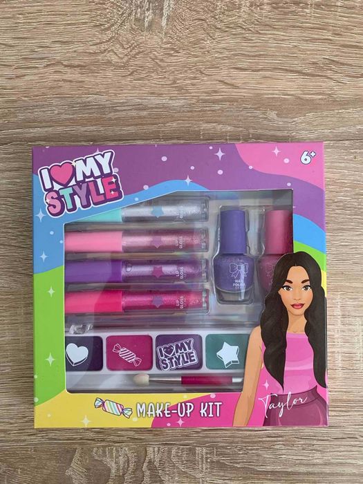 В НАЯВНОСТІ Набір дитячої косметики. Дитяча косметика