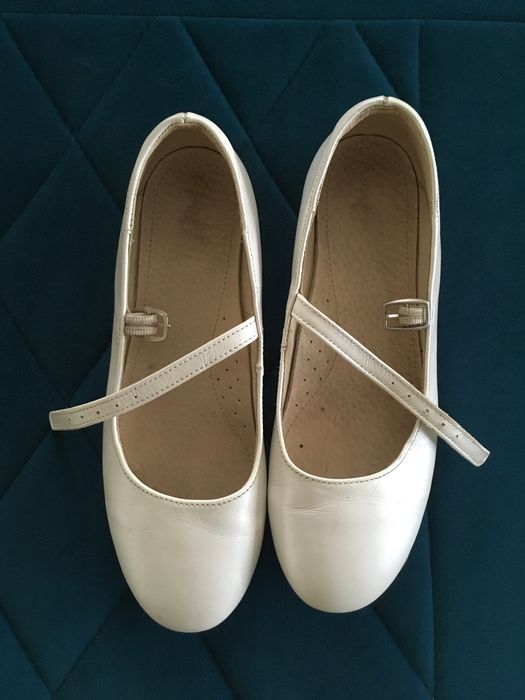Skórzane białe balerinki Emel 35 baletki