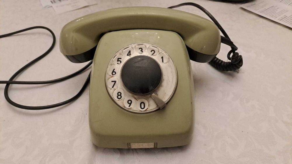 Telefon stacjonarny z tarczą numerową