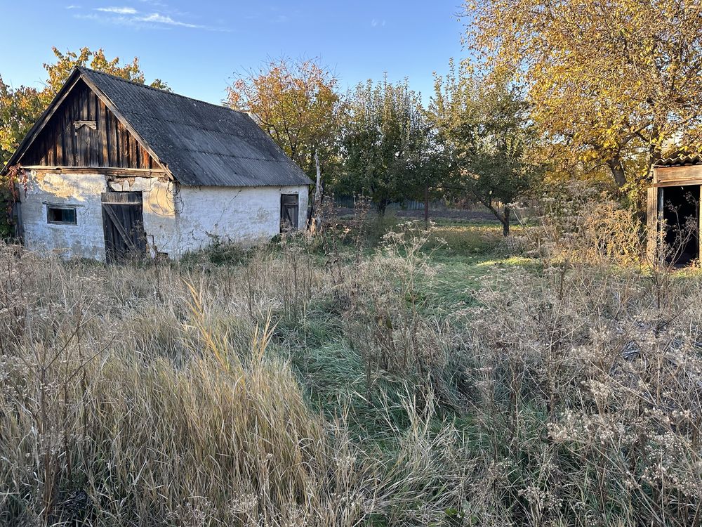 Ділянка в центрі міста, старий дім