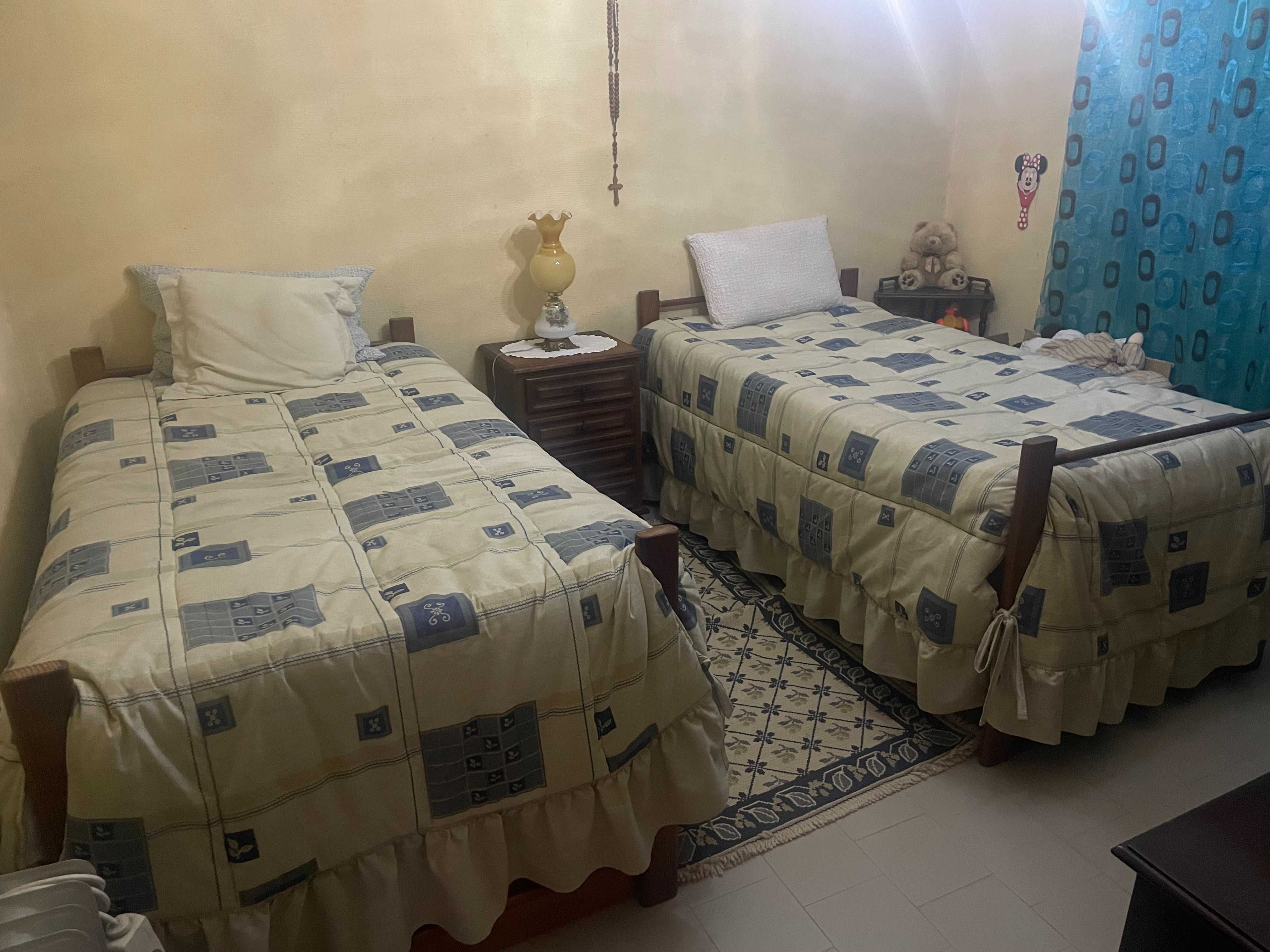 Quarto completo de solteiro com 2 camas