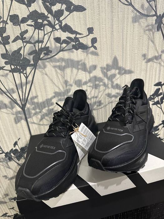 Чоловічі кросівки Adidas 42.5 розмір Ultraboost 5 Gore-Tex кроссовки